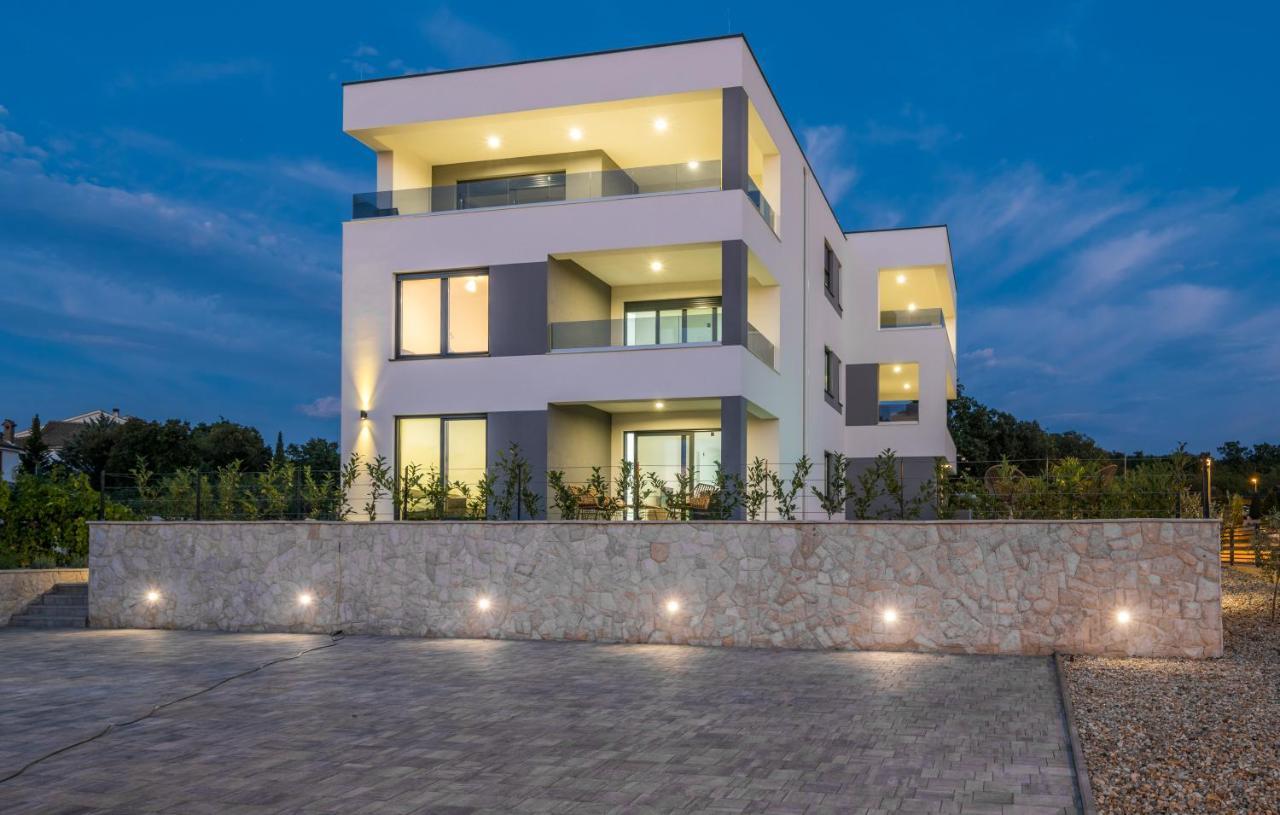 Vila Stemark ニヴィーチェ エクステリア 写真